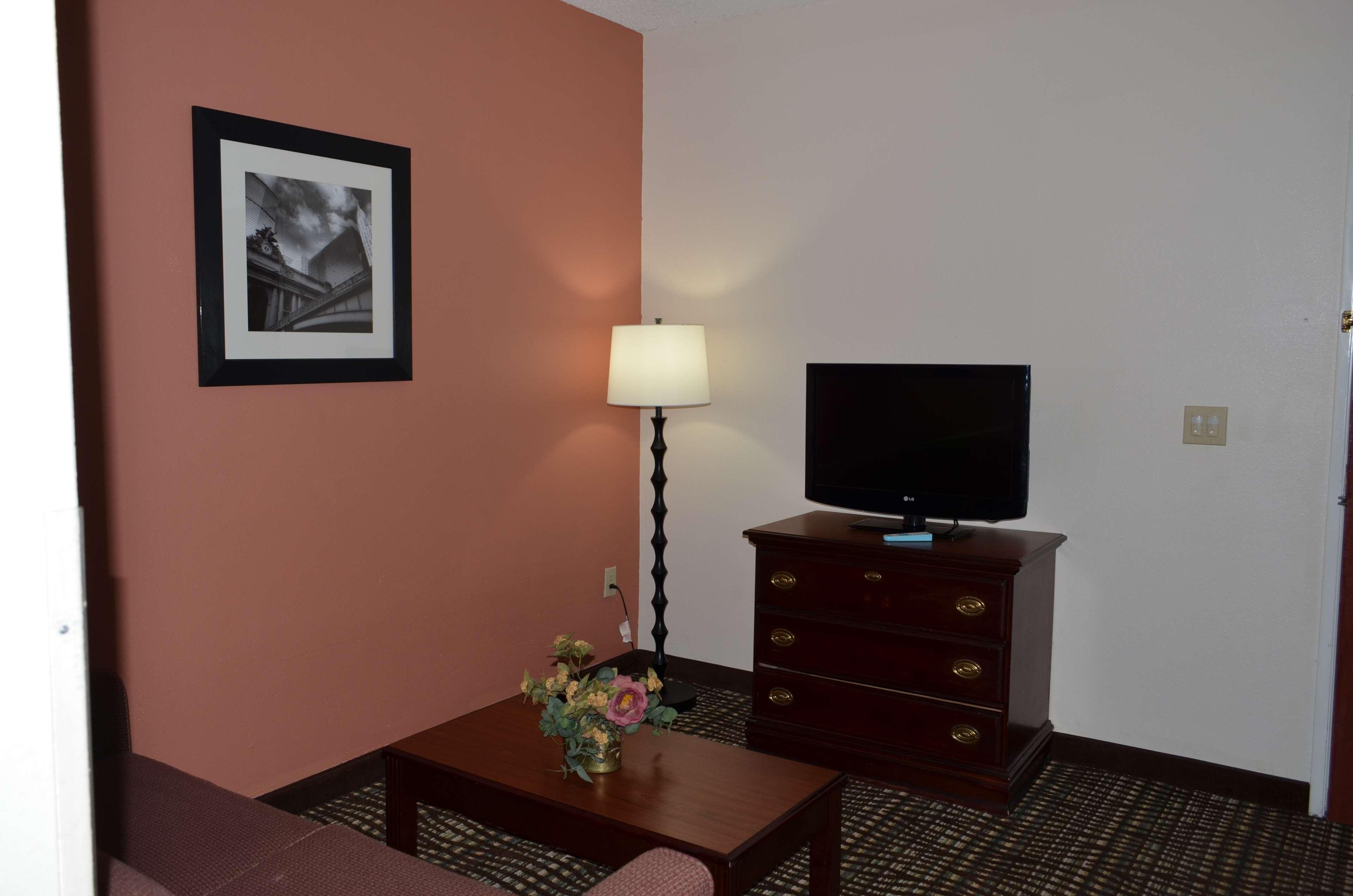 Quality Suites Indianapolis Exterior photo