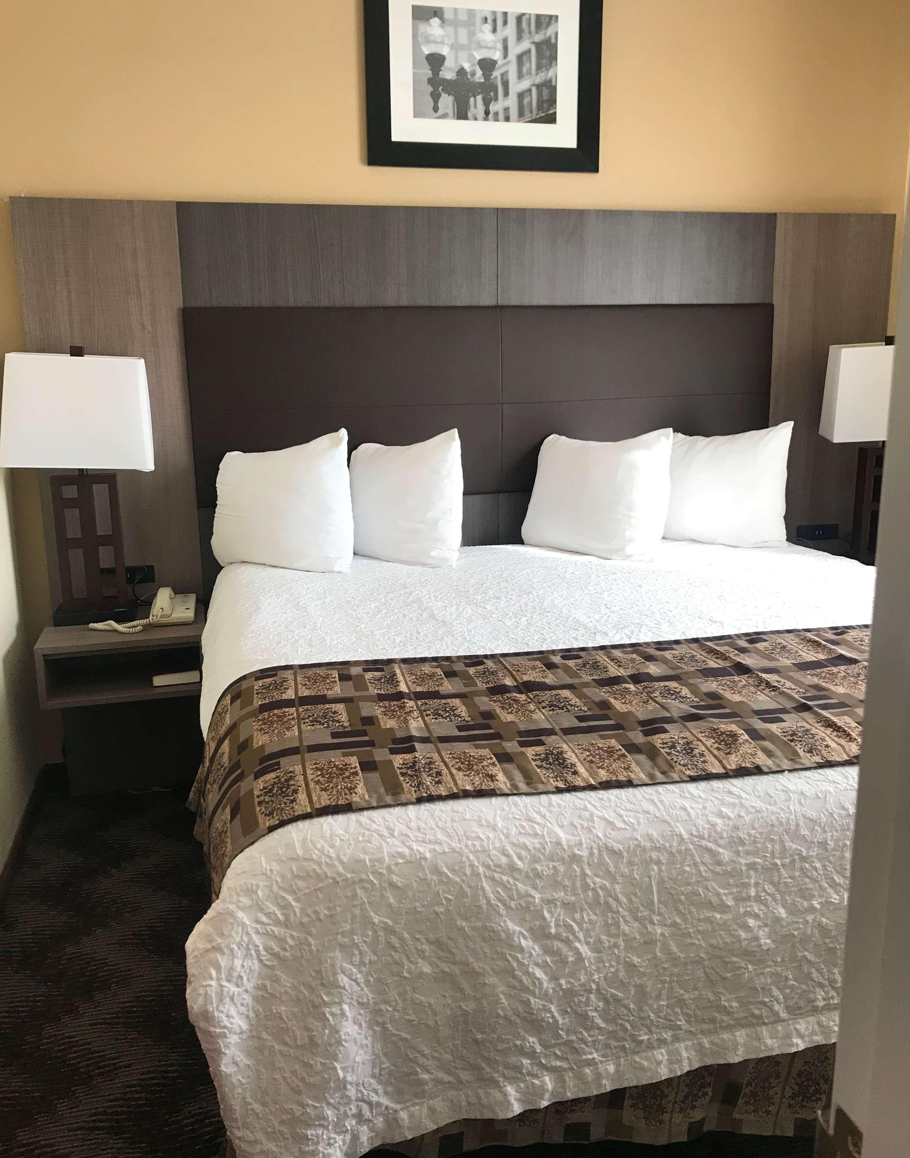 Quality Suites Indianapolis Exterior photo