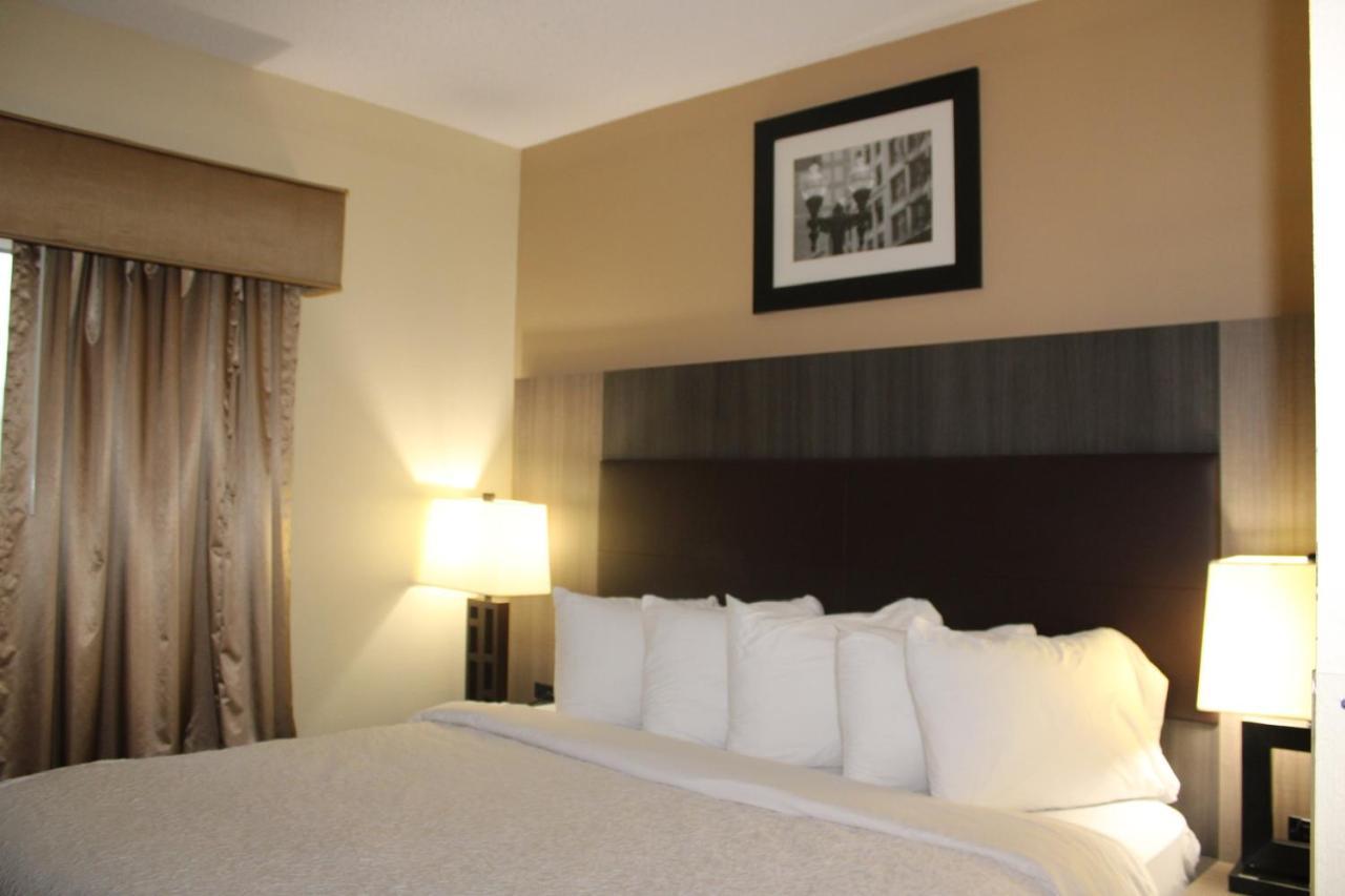 Quality Suites Indianapolis Exterior photo
