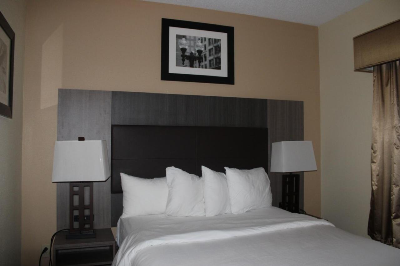 Quality Suites Indianapolis Exterior photo