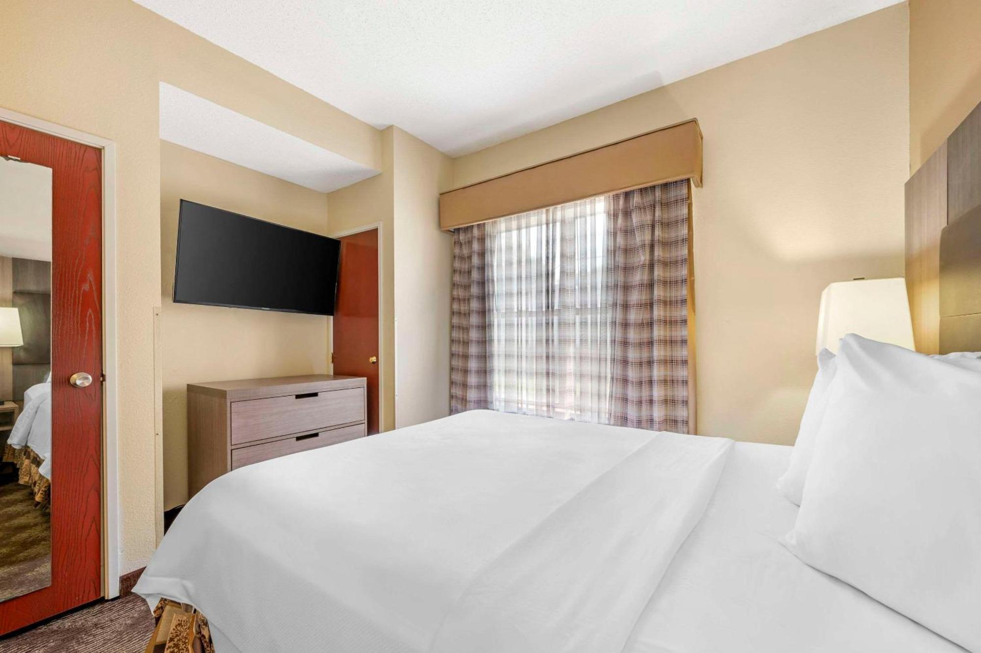 Quality Suites Indianapolis Exterior photo