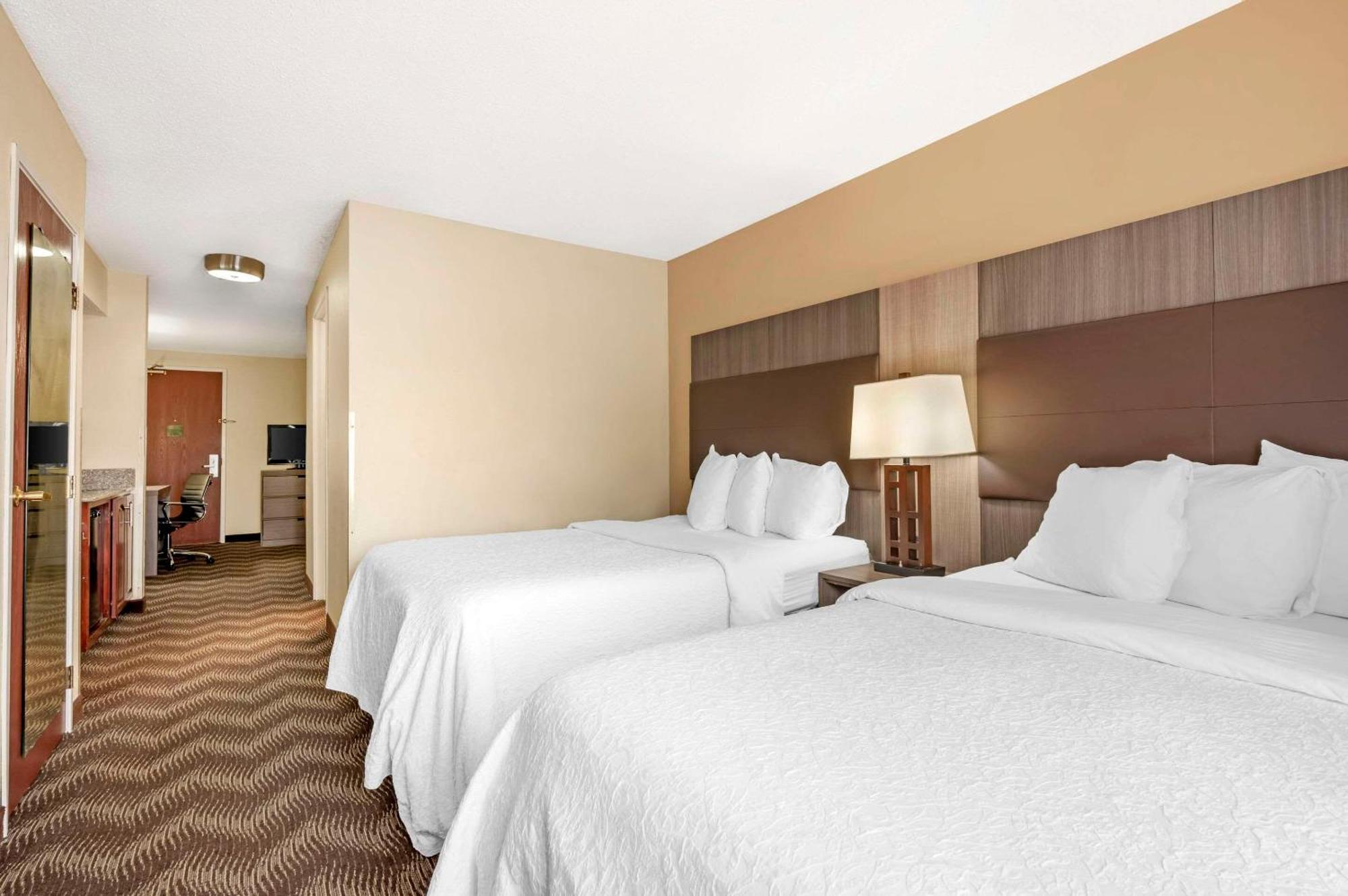 Quality Suites Indianapolis Exterior photo