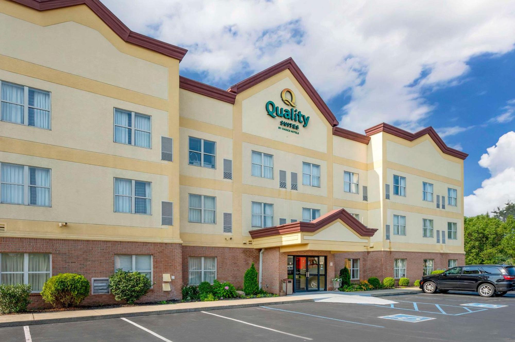Quality Suites Indianapolis Exterior photo